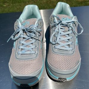 Gdefy Gravity Defyer Mighty Walk Women's Pain Relief Shoe. Size 8